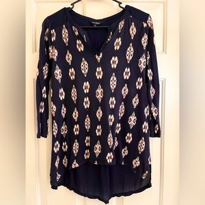 Lucky brand shirt. Size Medium. Navy/cream.